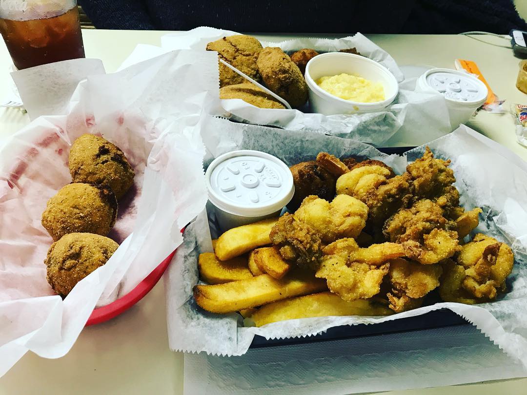 Unbiased Review of Captain Joey Patti's Seafood Restaurant