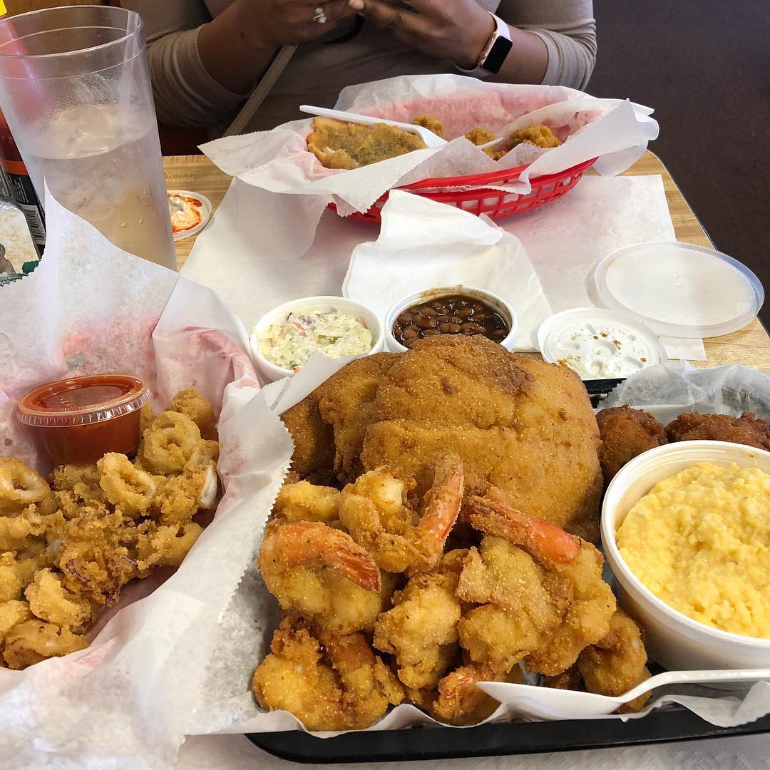 Unbiased Review of Captain Joey Patti's Seafood Restaurant