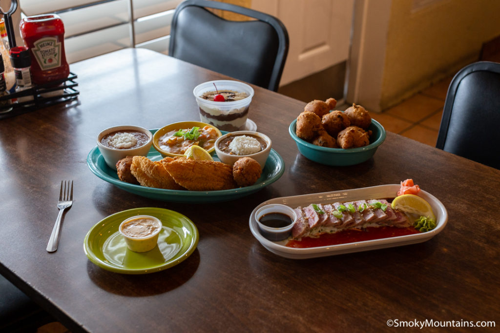 an array of good seafood at a restaurant in florida called dees hang out