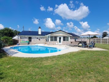 Vacation Rentals with Pools