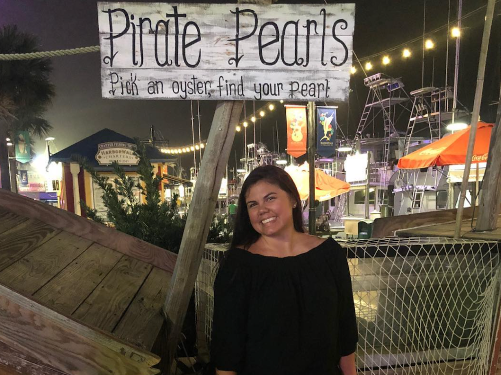 woman posing on the destin harbor boardwalk