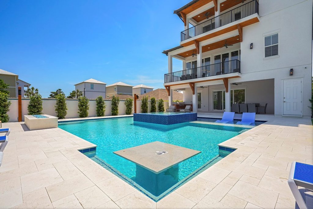 luxury vacation rentals in destin, private pool, sunny day